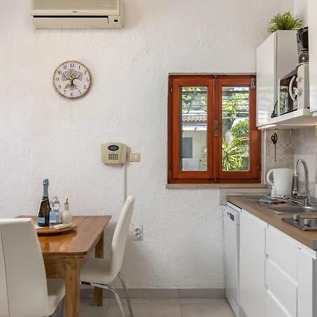 Apartment Sladonja - Happy