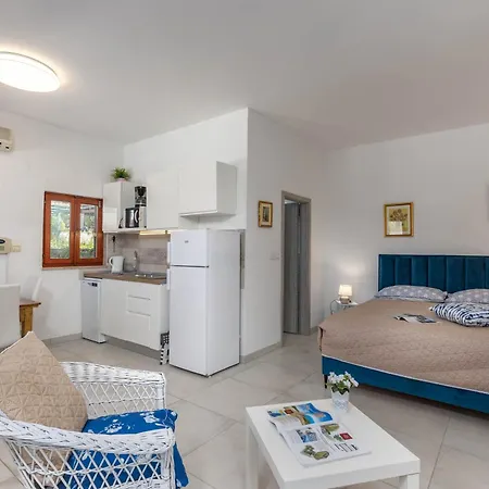 Apartment Sladonja - Happy