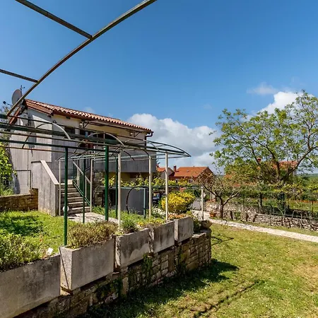 Sladonja Apartmán *